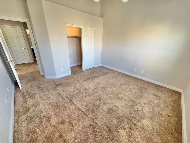 Building Photo - HERE'S THE PERFECT PLACE TO CALL HOME! 3 BEDROOM 2.5 BATHROOM TWO STORY TOWNHOUSE,