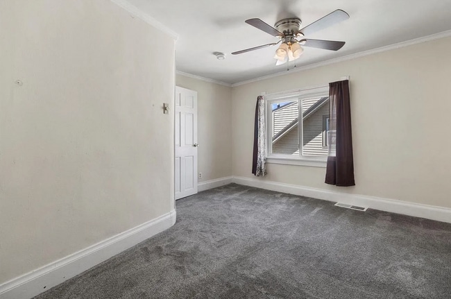 Building Photo - 1509 Kenosha SFH