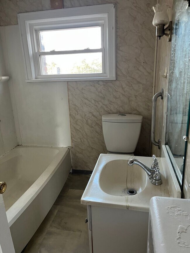 Building Photo - 3265 Sunset Blvd