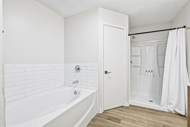 Building Photo - 2 St Charles Pl