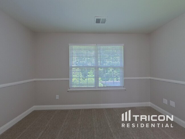 Building Photo - 1814 Woods Ln