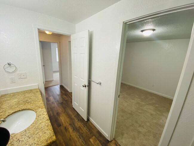 Building Photo - Wilson Duplex