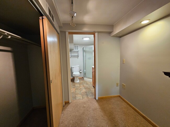 Building Photo - Alamo Placita Adorable 3 Bed 2 Bath Bungalow w/ CACH, Garage, Fenced Yard & More