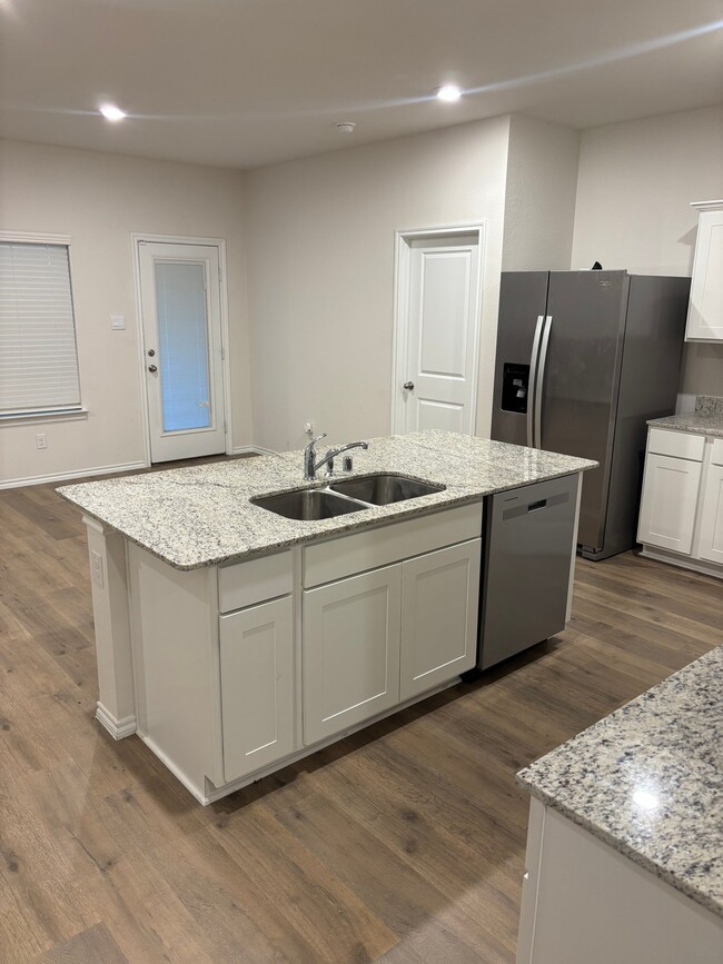 Building Photo - 2551 Quiet Oak Ln