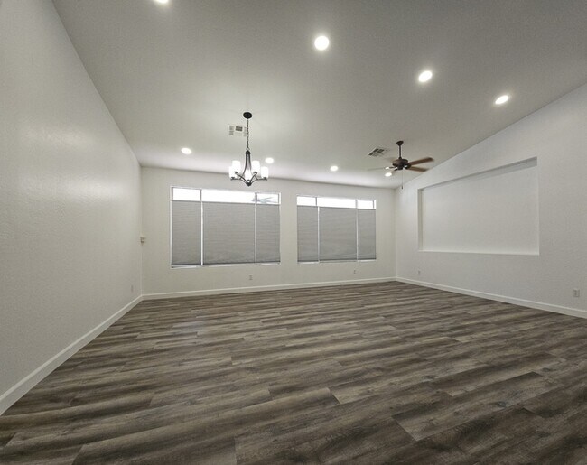 Building Photo - 1701 E Kramer St