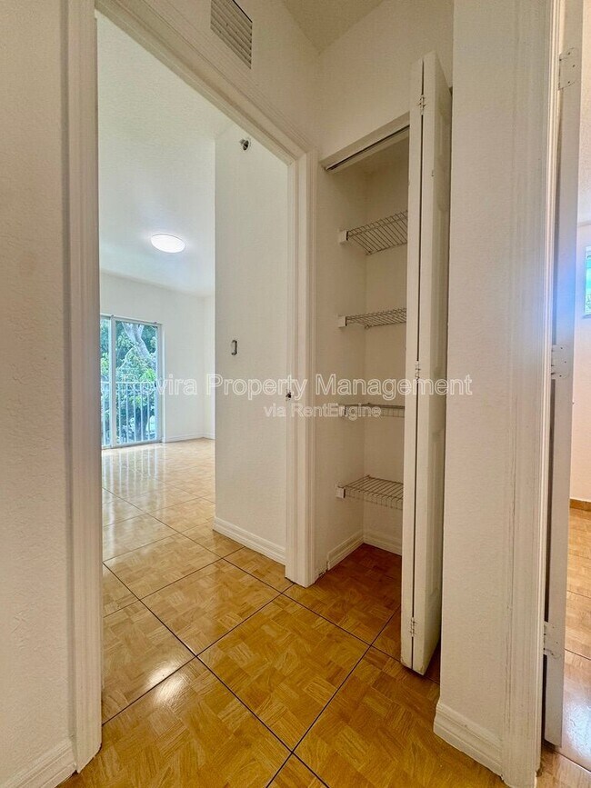 Building Photo - 498 SW 6th St