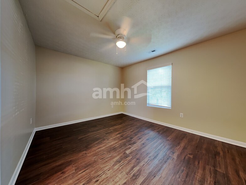 Building Photo - 355 Hennepin Dr