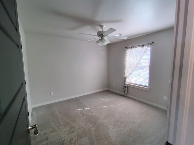 Building Photo - 609 Timberbrook Dr