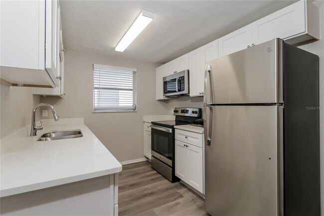 Building Photo - 5720 Chipper Dr