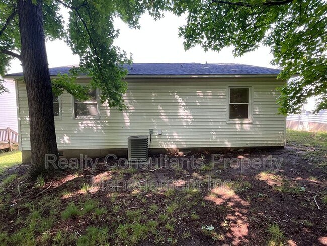 Building Photo - 2413 Robbins St