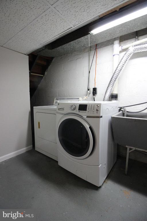 Building Photo - 529 Parksley Ave