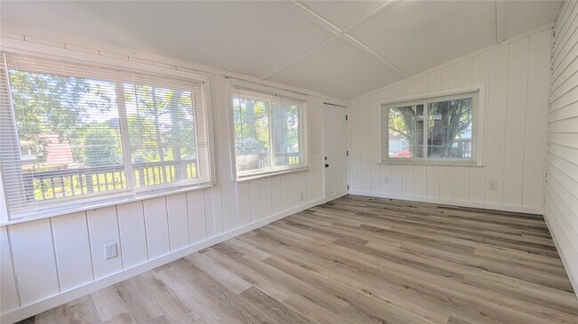 Building Photo - 9716 Lilly Jean Dr