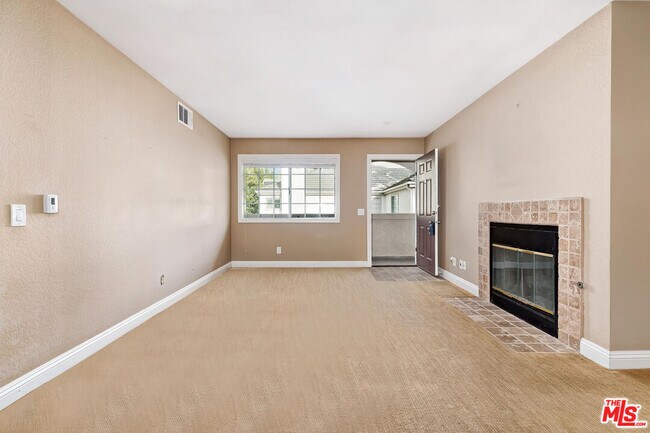 Building Photo - 1055 Waltham Rd