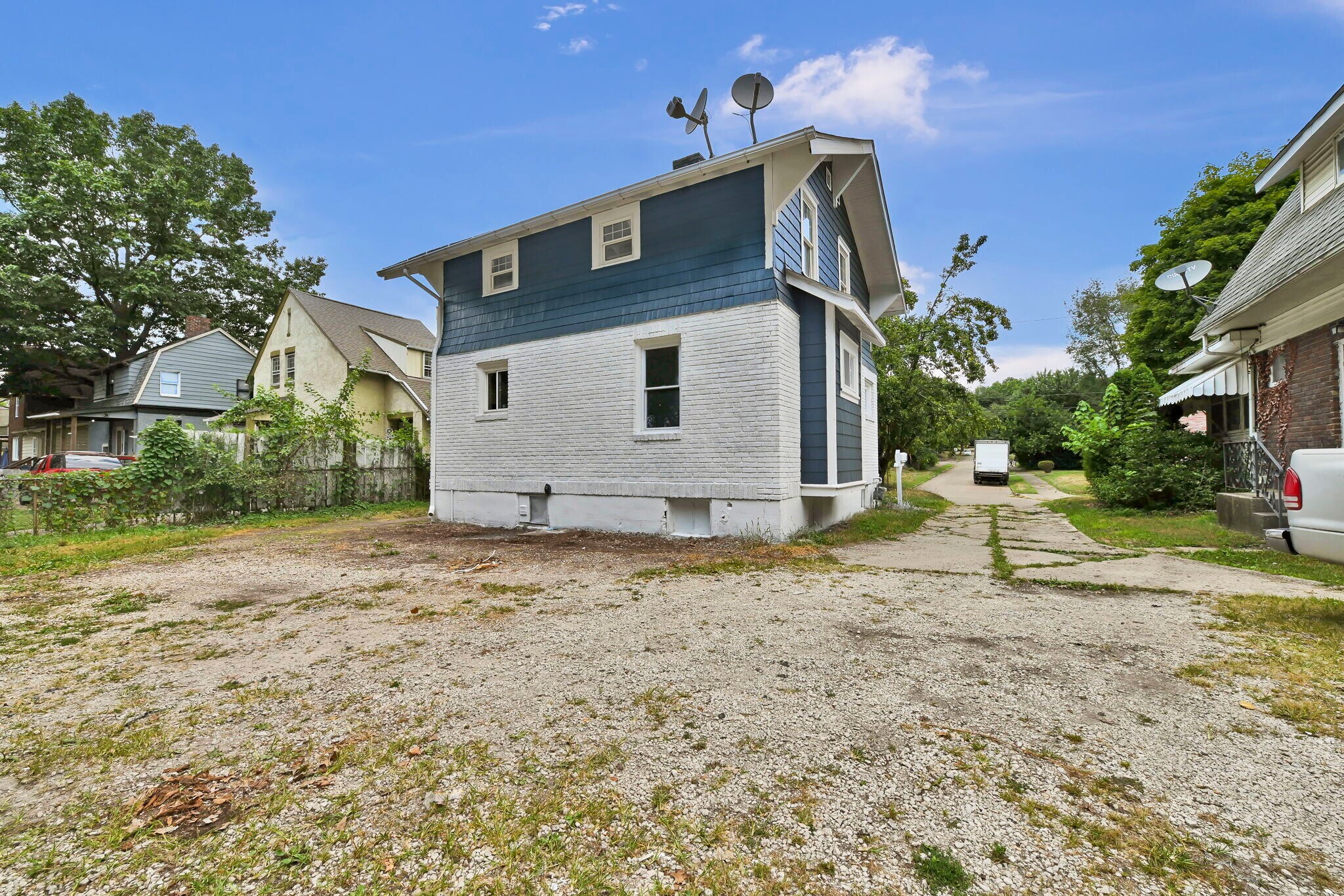 Building Photo - 1584 Hampton Rd