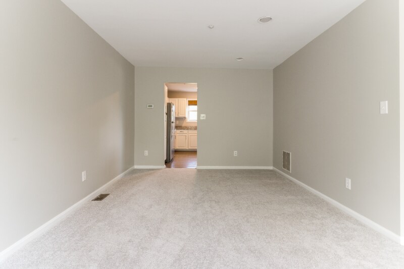 Building Photo - 733 Mashie Ct