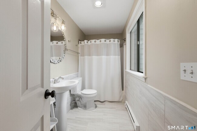 Building Photo - 213 Ledge Dr