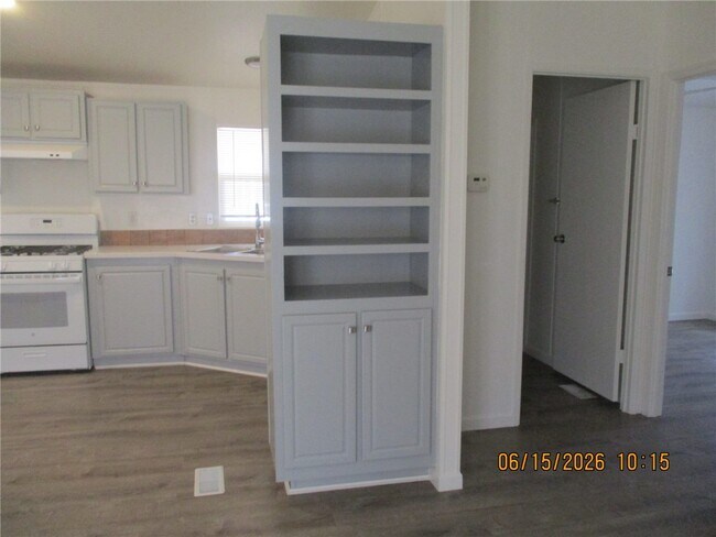 Building Photo - 569 Harbor Dr