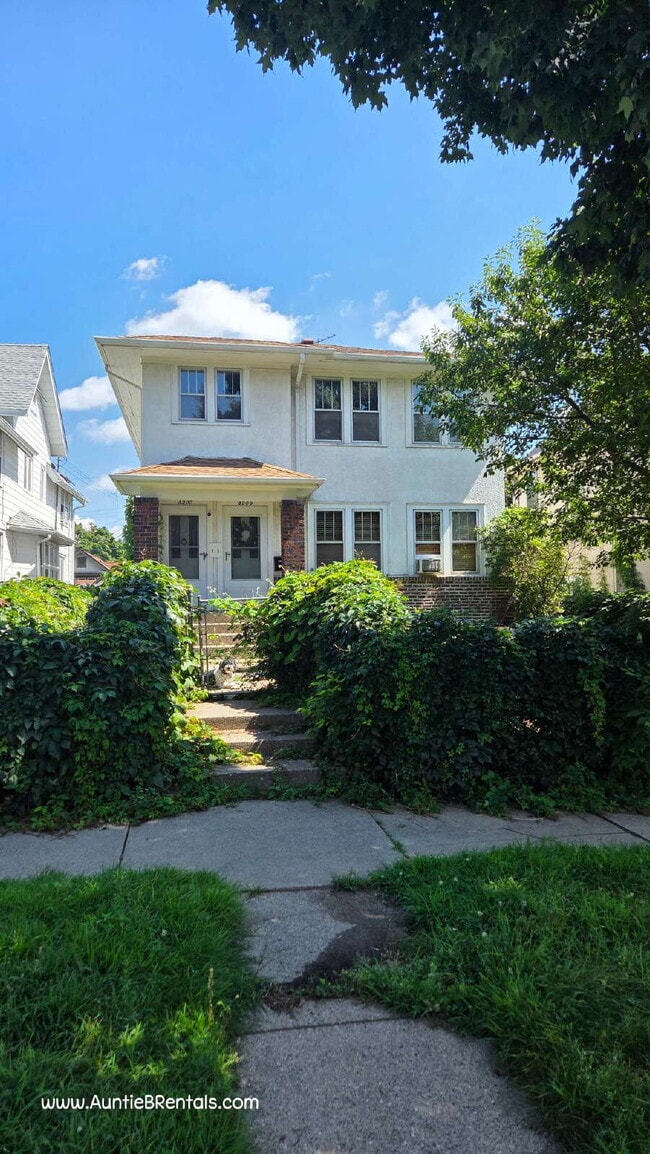 Building Photo - Spacious 3 Bed Duplex with Office + Bonus ...