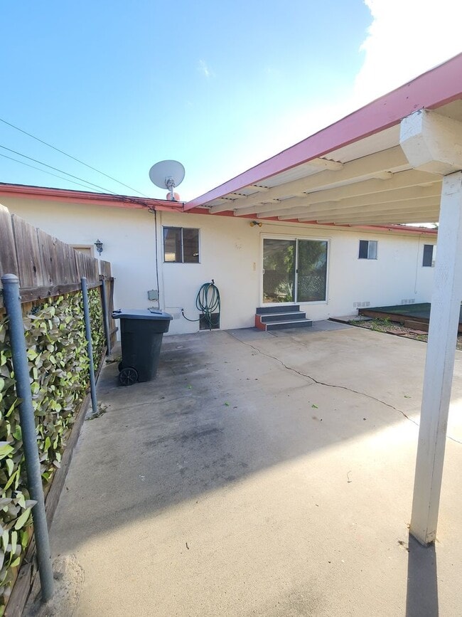 Building Photo - Single-Level La Mesa Home, Updated Interiors, Private Outdoor Space & Garage