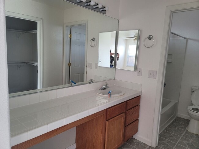 Building Photo - Cute 3 bedroom , 2 bath home on the Fernley Golf Course, $2000 a month, $2100 security deposit