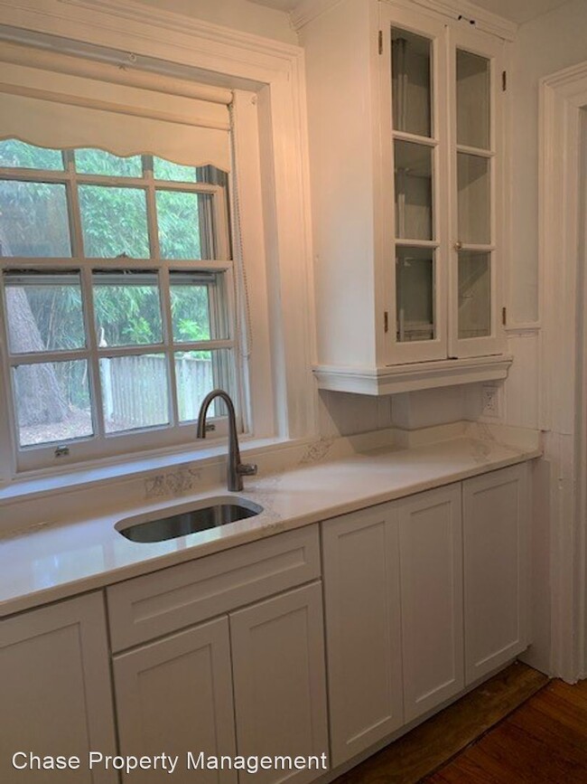 Building Photo - 4 br, 2.5 bath House - 11 Randall Court