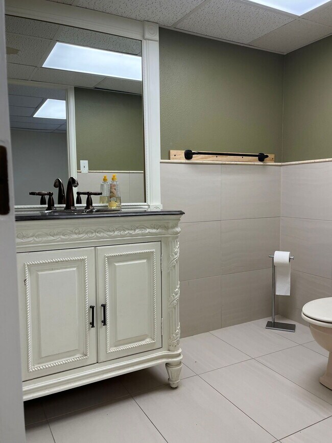 Building Photo - 10739 E Crestridge Cir