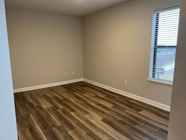 Building Photo - 1155 Ford Rd