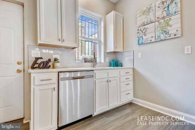 Building Photo - 766 Harvard St NW