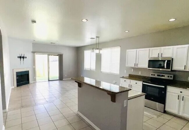 Building Photo - 3 Bed 2 Bath Available Now!! Contact Property Pros Property Management for more details