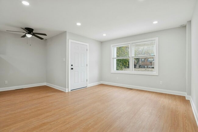 Building Photo - 527 Homestead Rd