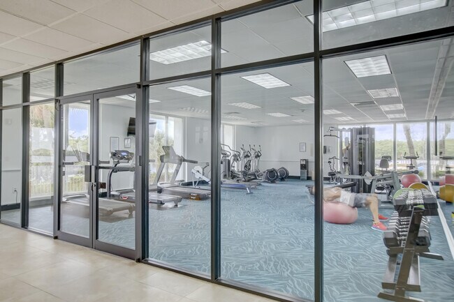 Building Photo - 500 Bayview Dr