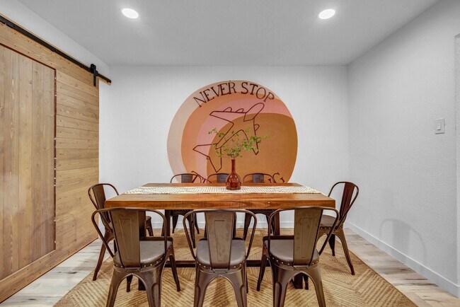 Building Photo - 5918 Lattimer Dr