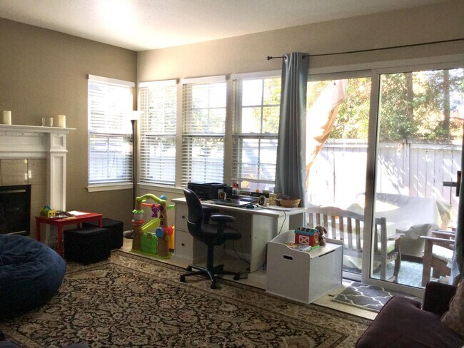 Building Photo - 6 Dockside Cir