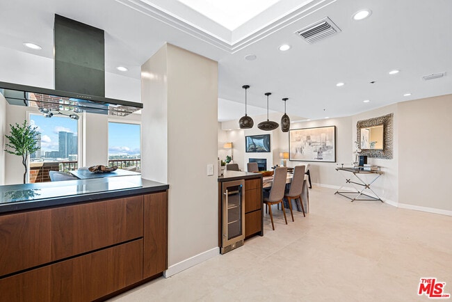 Building Photo - 10550 Wilshire Blvd