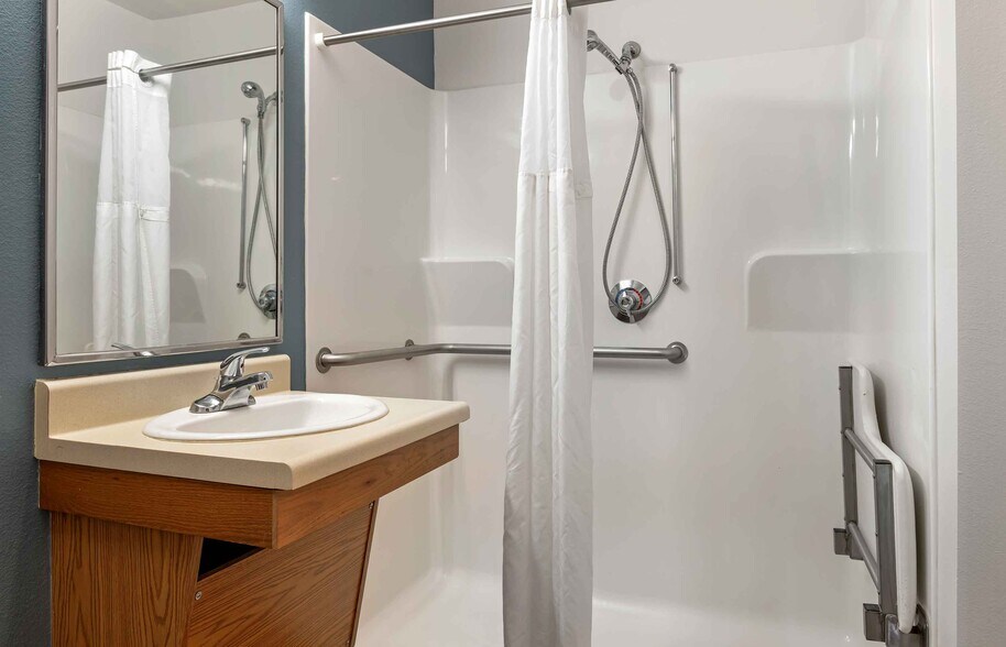 Building Photo - Furnished Studio-Cincinnati - Sharonville
