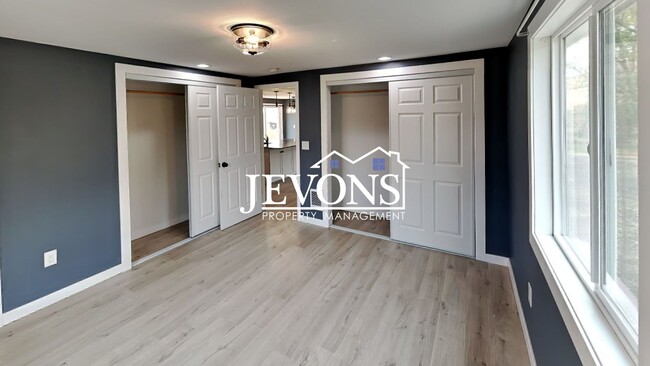 Building Photo - Charming 3-bedroom home in a peaceful sett...