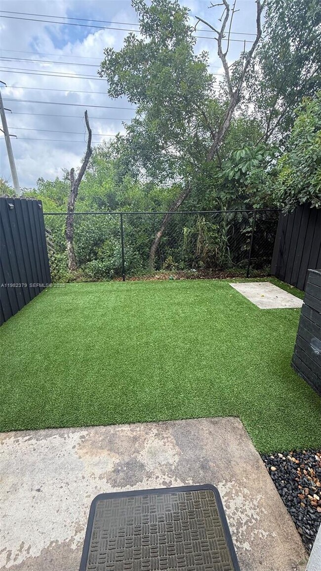 Building Photo - 3001 SE 17th Ave