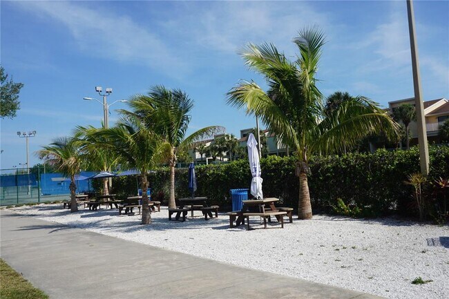 Building Photo - 10355 Paradise Blvd