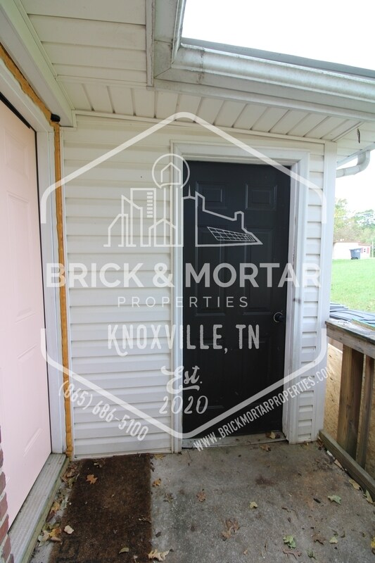 Building Photo - 2409 Holbrook Dr