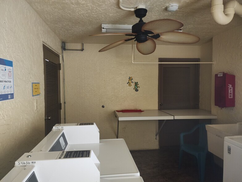 Building Photo - 305 30th Ave W