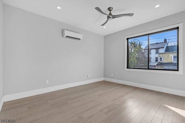 Building Photo - 10 McCready's Alley