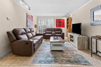 Building Photo - 1700 SW 16th Ct