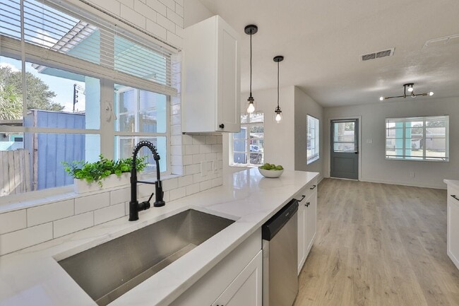 Building Photo - 867 53rd Terrace N