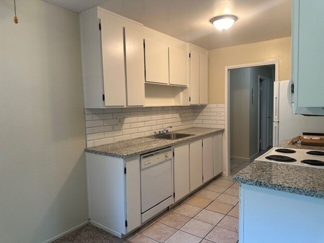 Building Photo - 2 bed 2 bath Santa Clara Condo Near Kaiser now available