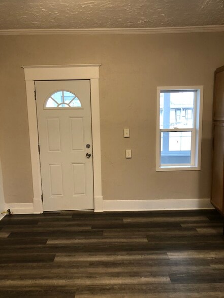 Building Photo - 507 Douglas St