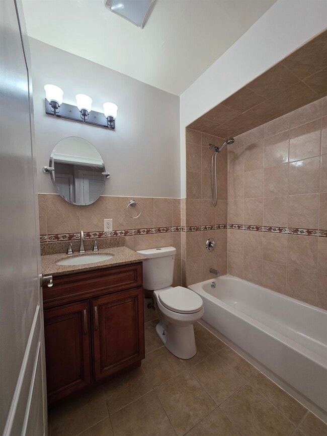 Building Photo - 1000 West St