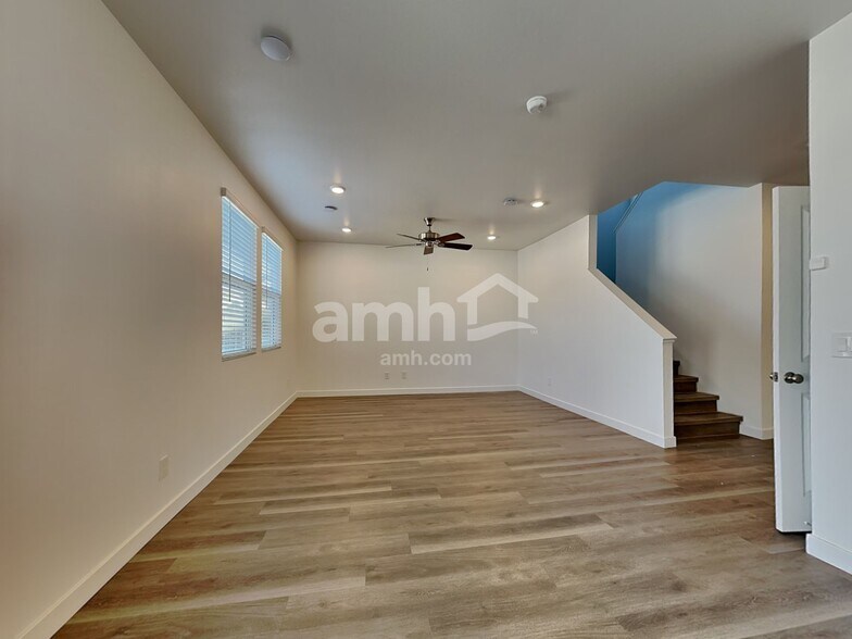 Building Photo - 20177 W Thomas Rd