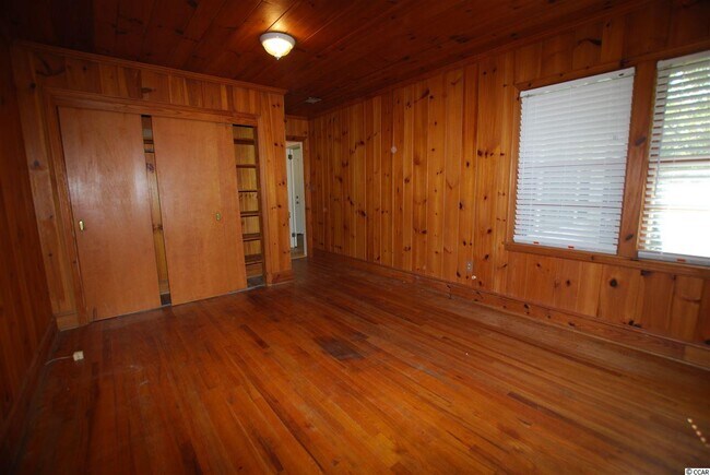 Building Photo - 402 50th Ave N