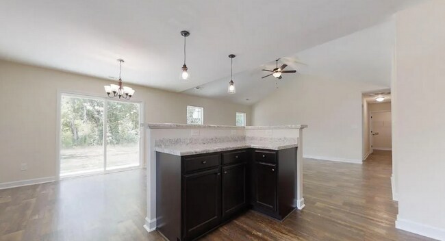 Building Photo - NEW LISTING!!!!!