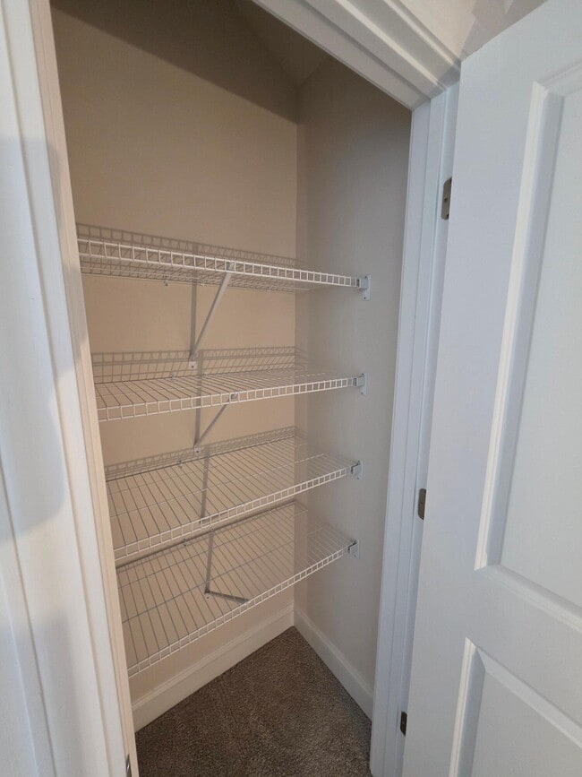 Building Photo - 3360 Rustic Dr